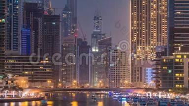 晚间<strong>迪拜</strong>滨海城市中心，配备浮动船只，昼夜不间断